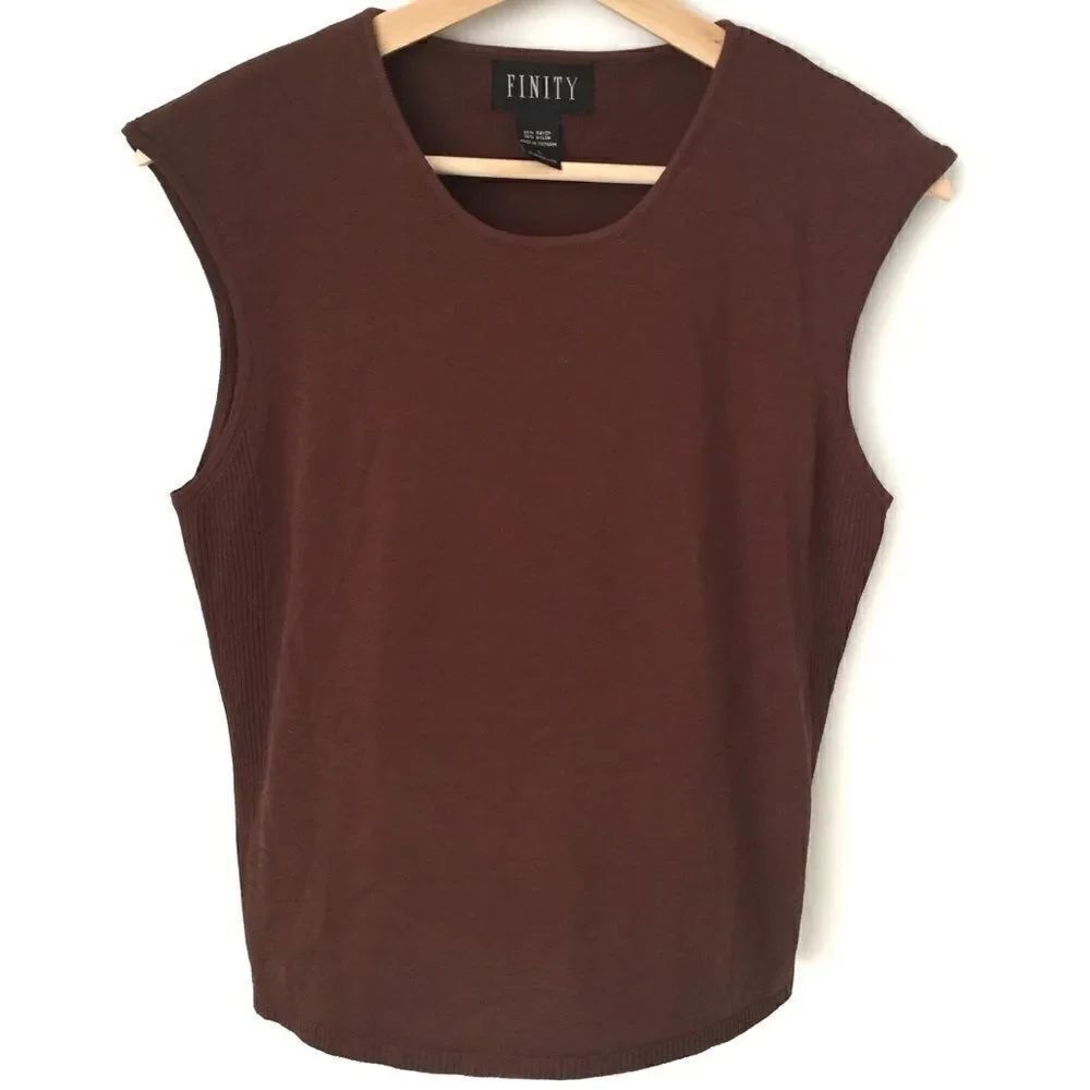 Finity Basic Top in Brown Size L